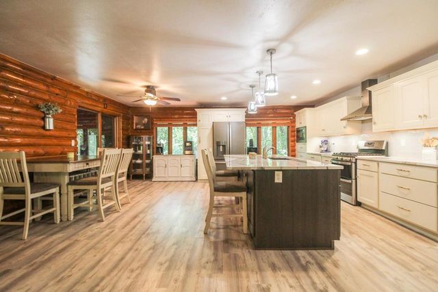 N3301 Asje Road, Cambridge, WI 53523