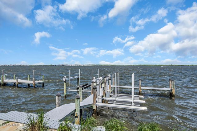 313 Dutchmans Point Road, Mantoloking, NJ 08738