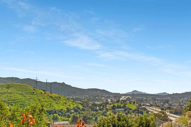 9118 Sesi Ln, Lakeside, CA 92040