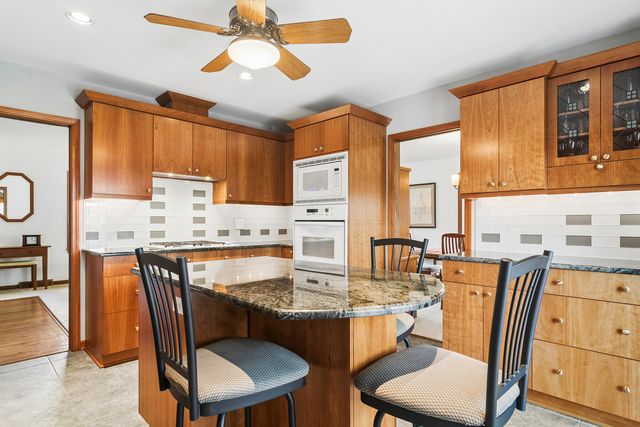 111 N Wilshire Lane, Arlington Heights, IL 60004