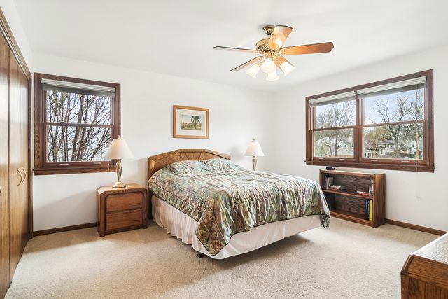 111 N Wilshire Lane, Arlington Heights, IL 60004