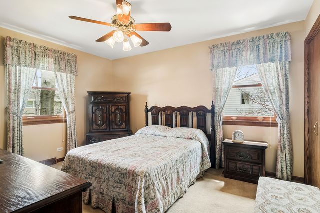 111 N Wilshire Lane, Arlington Heights, IL 60004