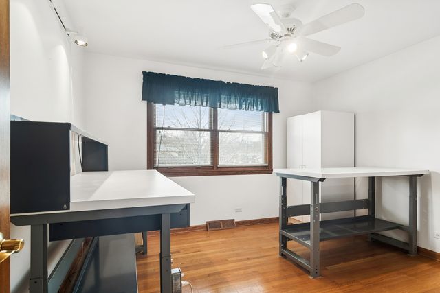 111 N Wilshire Lane, Arlington Heights, IL 60004