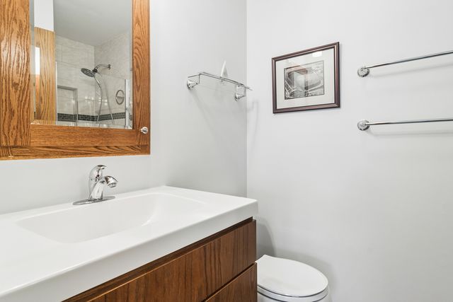 111 N Wilshire Lane, Arlington Heights, IL 60004