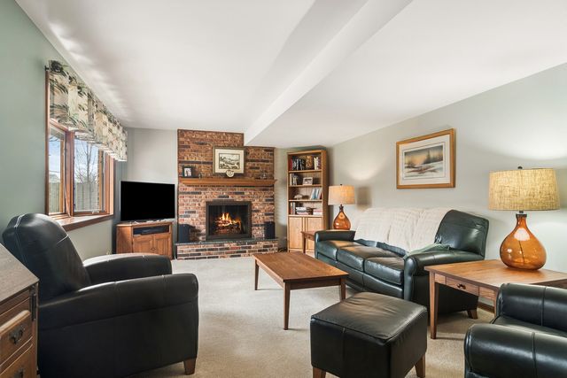 111 N Wilshire Lane, Arlington Heights, IL 60004