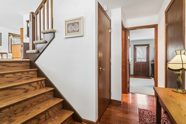 111 N Wilshire Lane, Arlington Heights, IL 60004