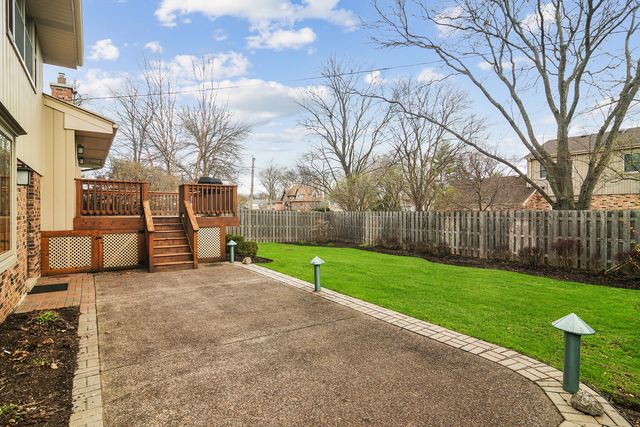 111 N Wilshire Lane, Arlington Heights, IL 60004