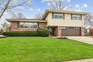 111 N Wilshire Lane, Arlington Heights, IL 60004