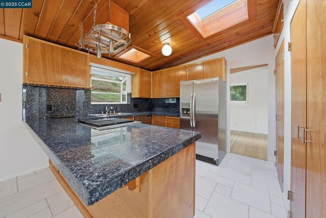 5584 Circle Dr, El Sobrante, CA 94803