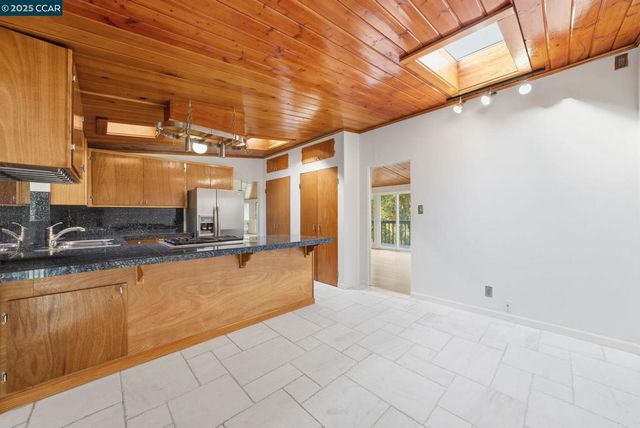 5584 Circle Dr, El Sobrante, CA 94803