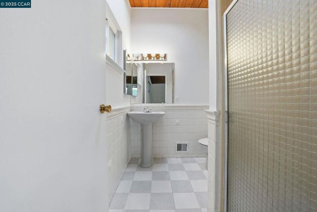 5584 Circle Dr, El Sobrante, CA 94803