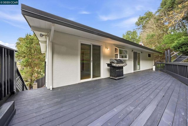 5584 Circle Dr, El Sobrante, CA 94803