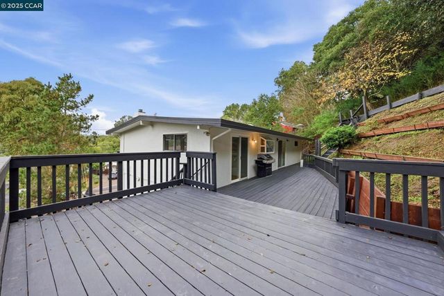 5584 Circle Dr, El Sobrante, CA 94803