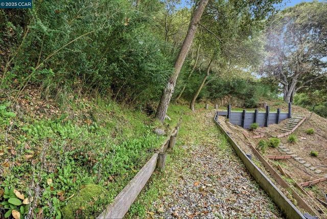 5584 Circle Dr, El Sobrante, CA 94803