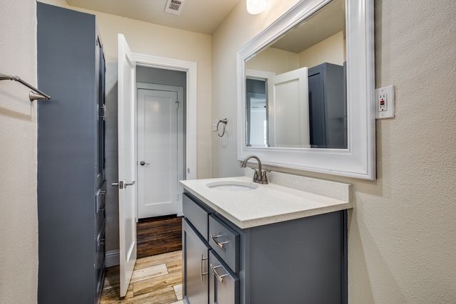 3147 Hedgerow Drive, Dallas, TX 75235