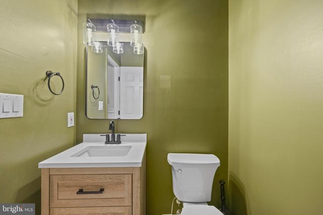 20712 PARKSIDE CIR, Sterling, VA 20165