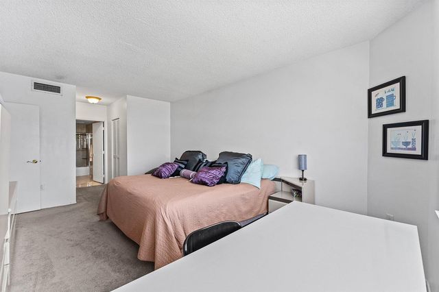 1980 S Ocean Drive 18q, Hallandale Beach, FL 33009