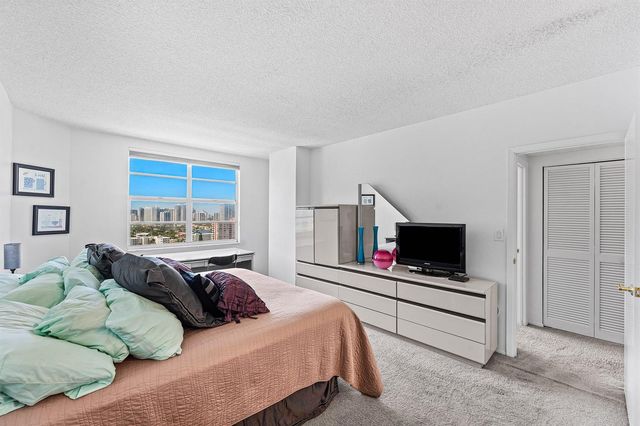 1980 S Ocean Drive 18q, Hallandale Beach, FL 33009