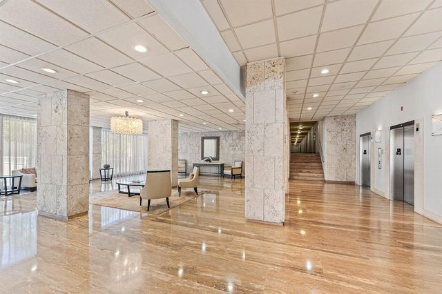1980 S Ocean Drive 18q, Hallandale Beach, FL 33009