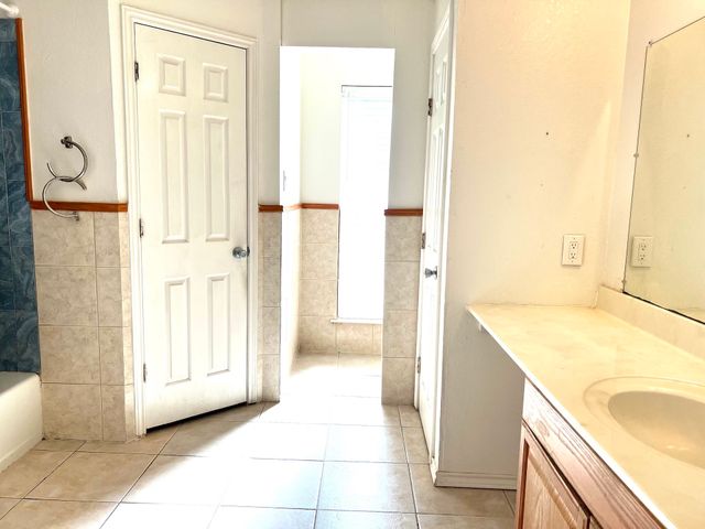 6704 Spoonwood Lane, Fort Worth, TX 76137