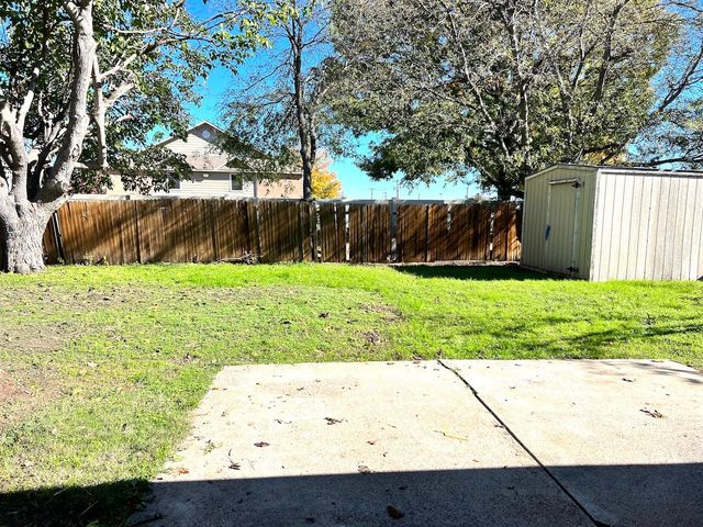 6704 Spoonwood Lane, Fort Worth, TX 76137