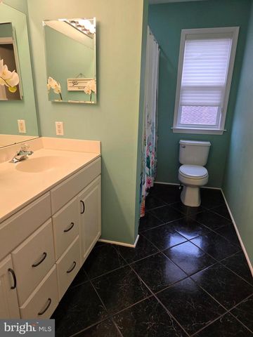675 COUNTRY CLUB DR, Egg Harbor City, NJ 08215