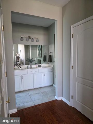 675 COUNTRY CLUB DR, Egg Harbor City, NJ 08215