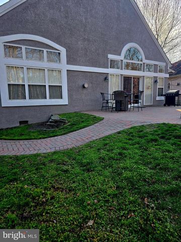675 COUNTRY CLUB DR, Egg Harbor City, NJ 08215