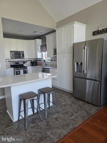 675 COUNTRY CLUB DR, Egg Harbor City, NJ 08215