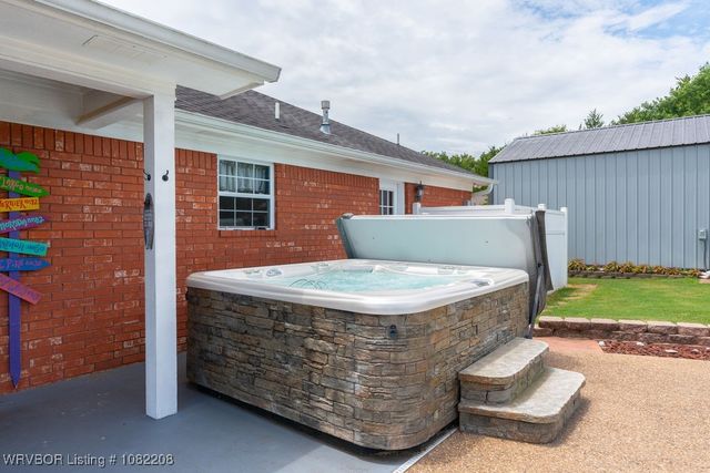 6006 Park Road, Lavaca, AR 72941