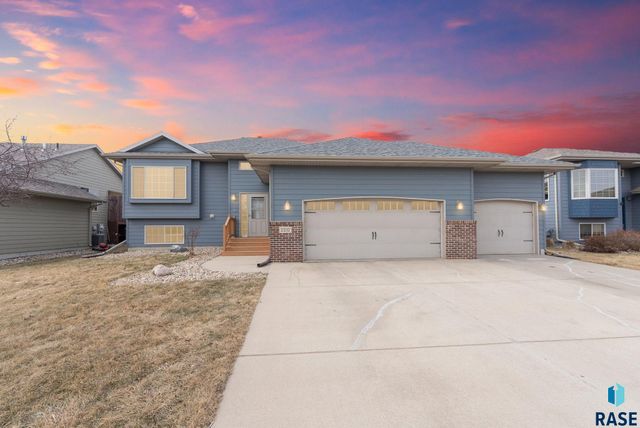 2217 S Ollerich Ave Avenue, Sioux Falls, SD 57106