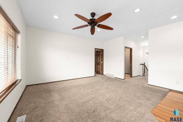 2217 S Ollerich Ave Avenue, Sioux Falls, SD 57106