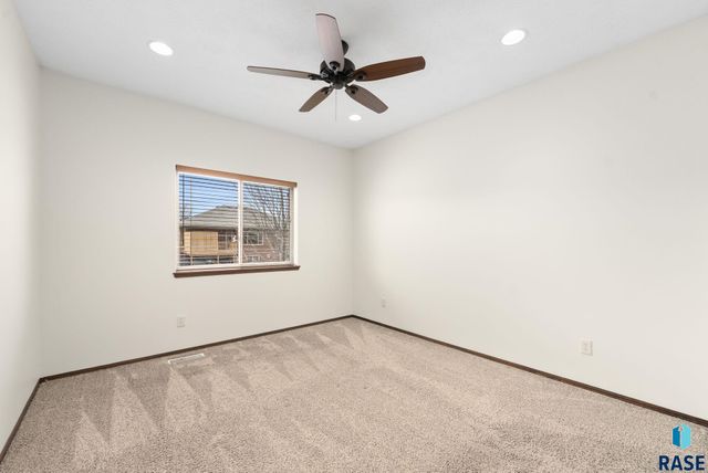 2217 S Ollerich Ave Avenue, Sioux Falls, SD 57106