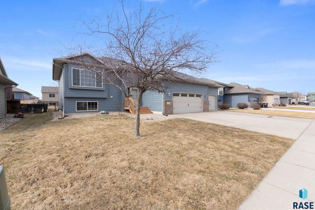 2217 S Ollerich Ave Avenue, Sioux Falls, SD 57106