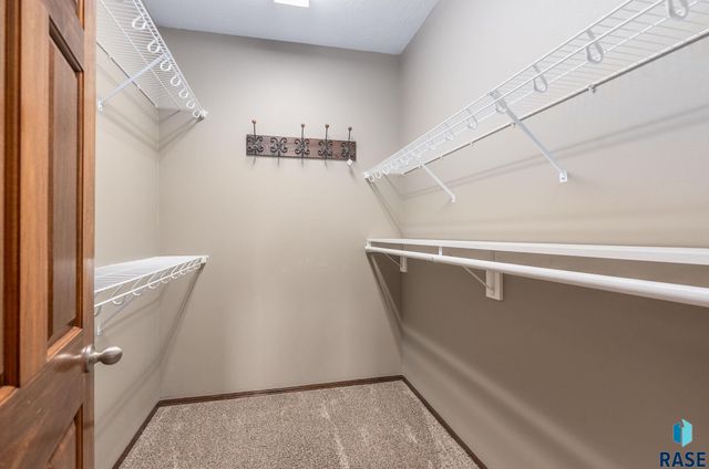 2217 S Ollerich Ave Avenue, Sioux Falls, SD 57106