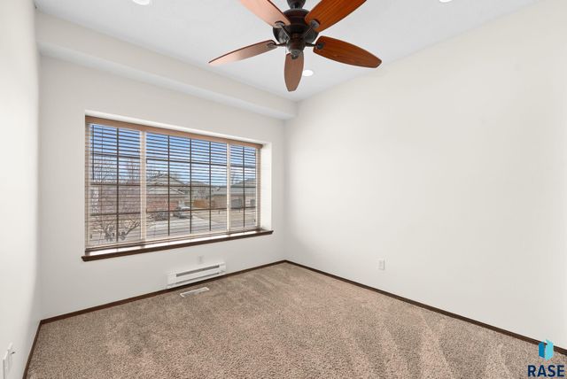 2217 S Ollerich Ave Avenue, Sioux Falls, SD 57106