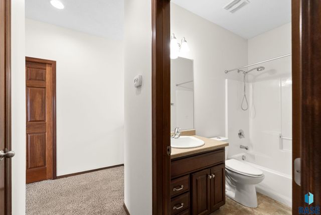 2217 S Ollerich Ave Avenue, Sioux Falls, SD 57106