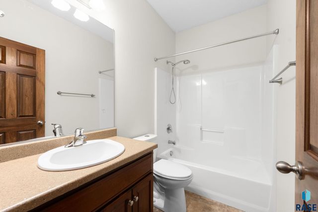 2217 S Ollerich Ave Avenue, Sioux Falls, SD 57106