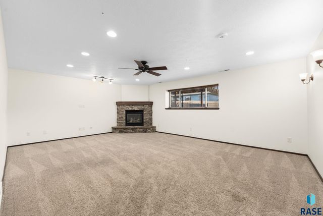 2217 S Ollerich Ave Avenue, Sioux Falls, SD 57106