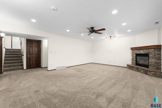 2217 S Ollerich Ave Avenue, Sioux Falls, SD 57106