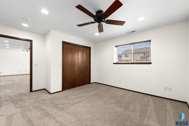 2217 S Ollerich Ave Avenue, Sioux Falls, SD 57106