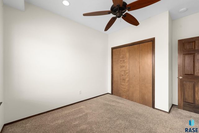 2217 S Ollerich Ave Avenue, Sioux Falls, SD 57106