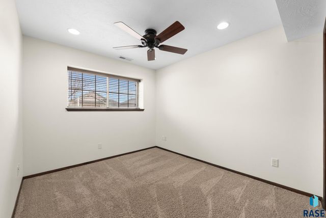 2217 S Ollerich Ave Avenue, Sioux Falls, SD 57106