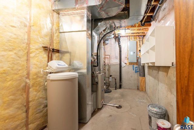 2217 S Ollerich Ave Avenue, Sioux Falls, SD 57106