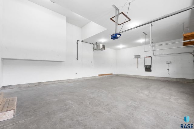 2217 S Ollerich Ave Avenue, Sioux Falls, SD 57106