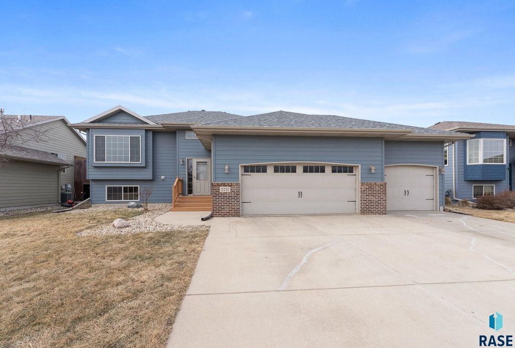 2217 S Ollerich Ave Avenue, Sioux Falls, SD 57106