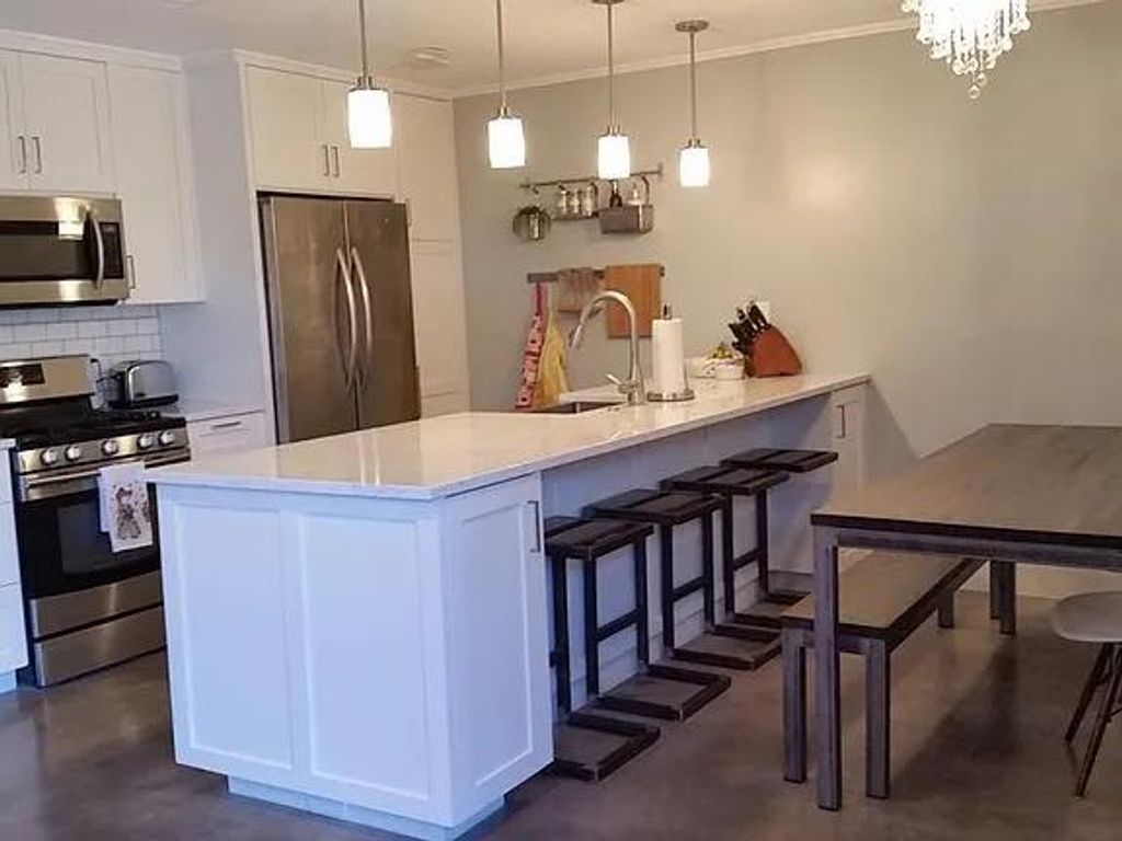 2300 Barton SKWY A, Austin, TX 78704