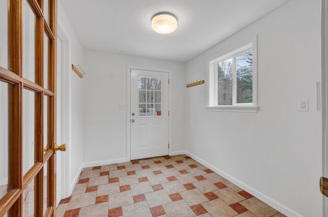 454 Calef Highway, Lee, NH 03861