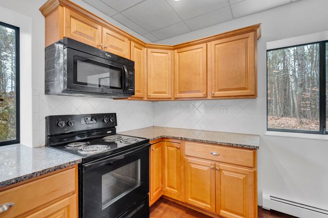 454 Calef Highway, Lee, NH 03861