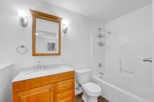 454 Calef Highway, Lee, NH 03861